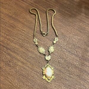 Vintage Elegant Gold Cameo Necklace